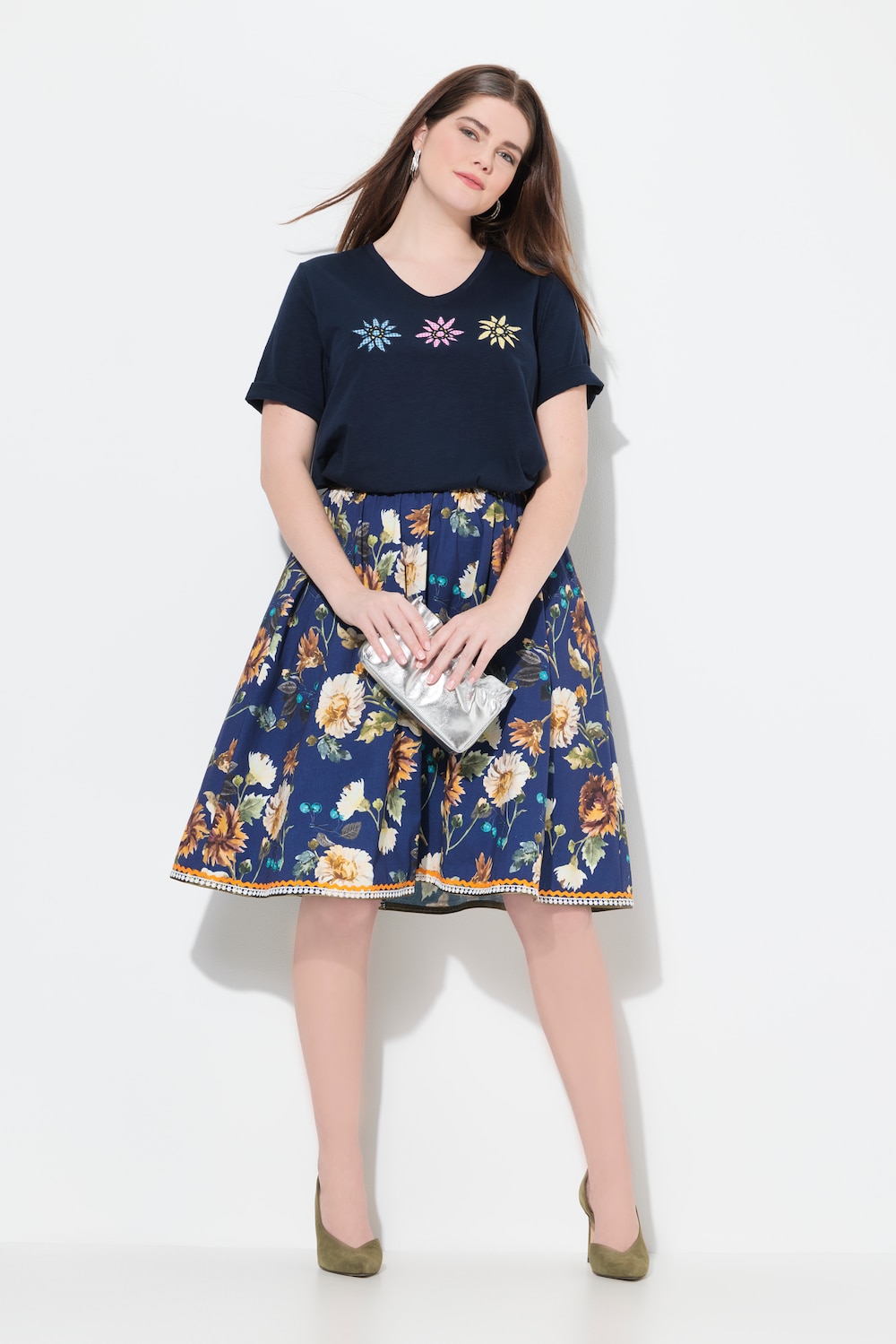 Traditionele rok, A-lijn, elastische tailleband, sierbandjes, kant