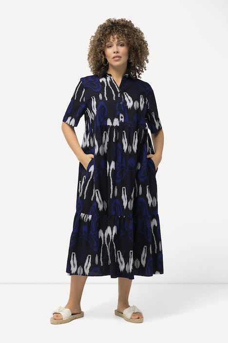 Robe midi motif cachemire. Silhouette en A évasée. Col chemise et manches courtes.