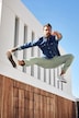 Pantalon en jersey FLEXNAMIC®. Coupe Modern Straight Fit 5 poches. Jusqu'au 74