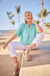 Blusa, palmeras, forma en A, escote en V, media manga, crespón