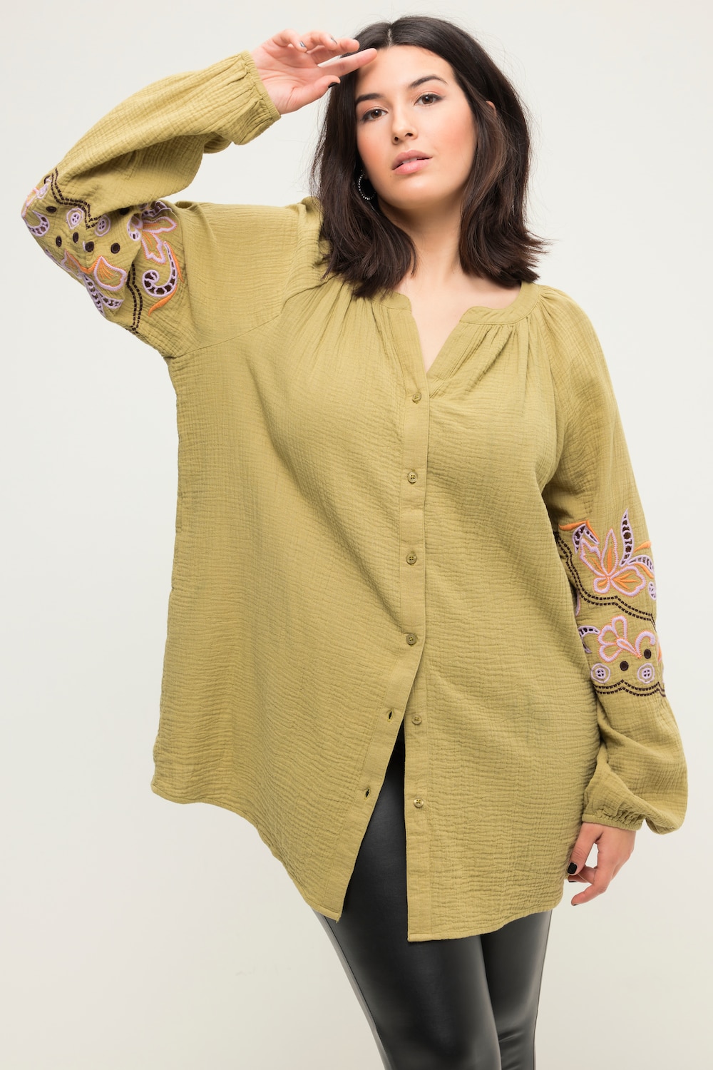 Musselin-Bluse, oversized, Tunika-Ausschnitt, Stickereien