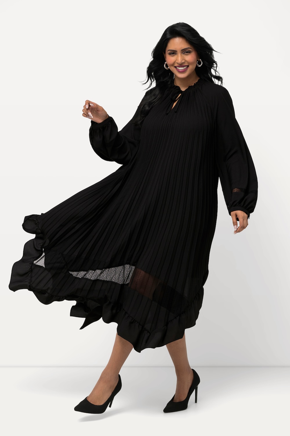 Große Größen Plissee-Kleid, Damen, schwarz, Größe: 42/44, Polyester, Ulla Popken