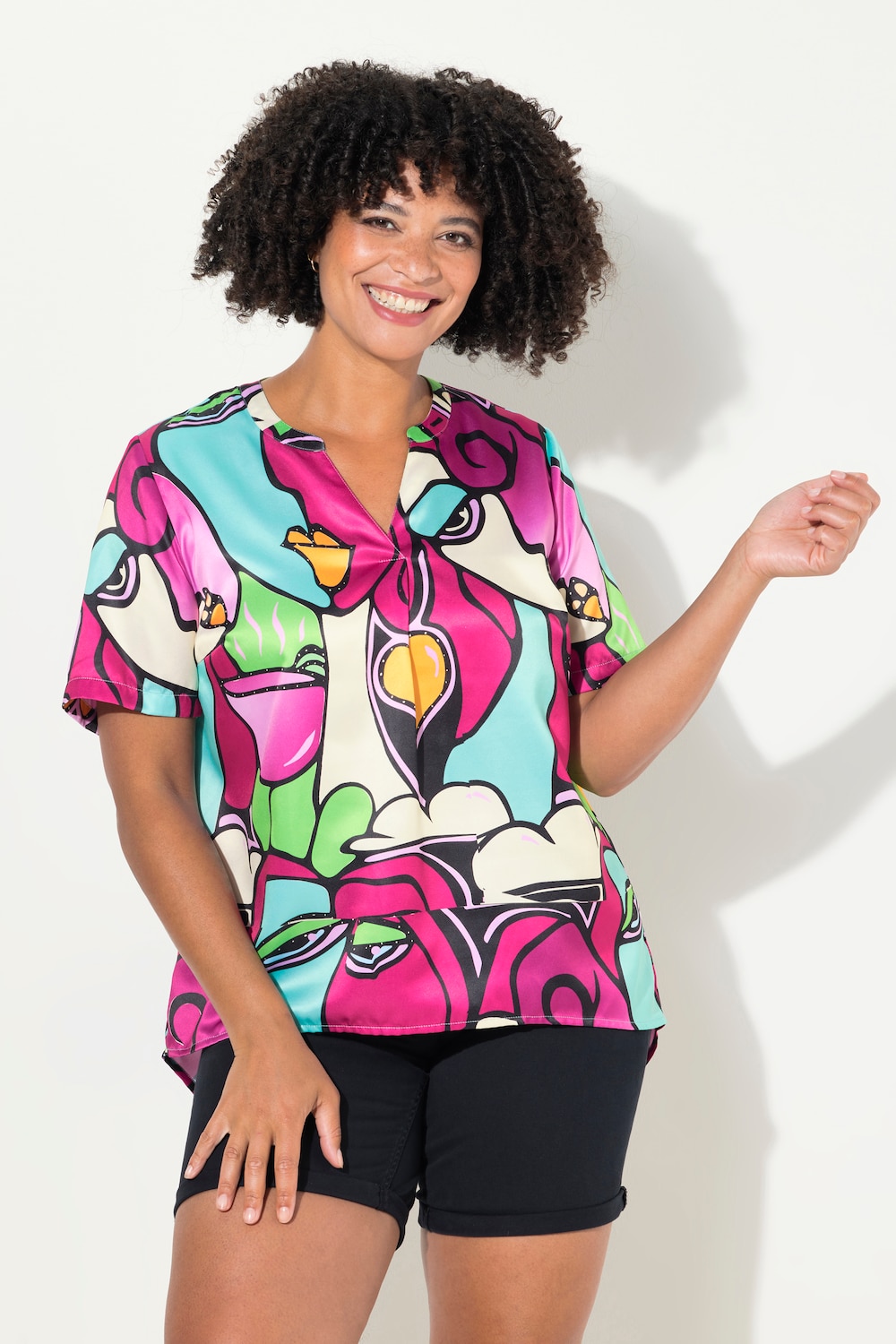 Bluse, Relaxed Fit, Satin mit Gesichts-Druck, Tunika-Ausschnitt, Halbarm
