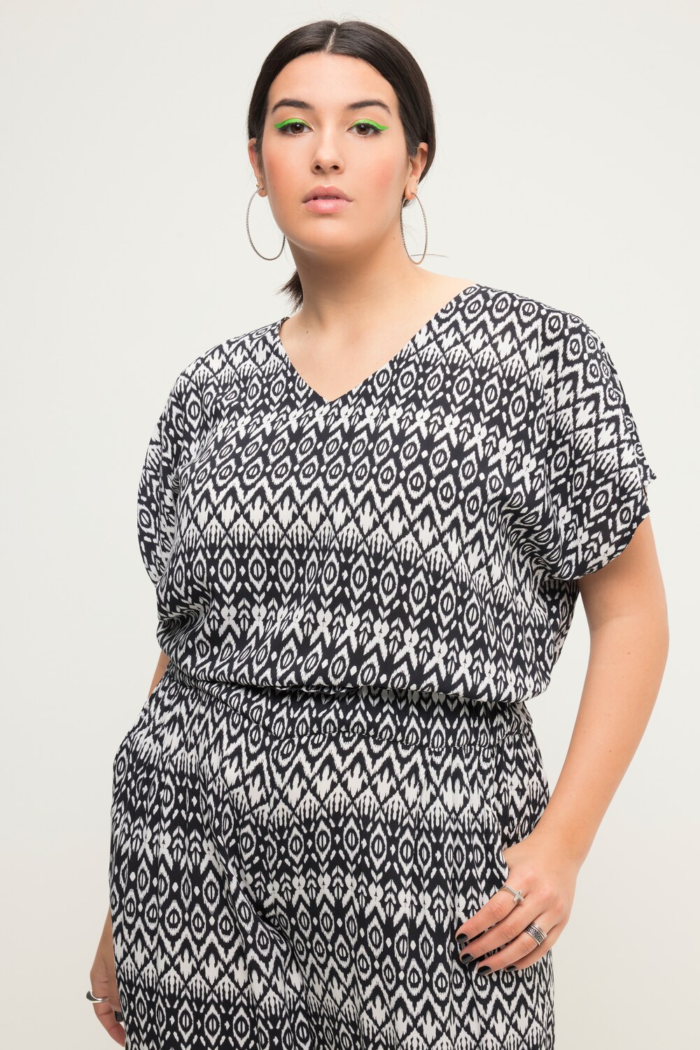 Blusenshirt, oversized, Grafik Print, V-Ausschnitt