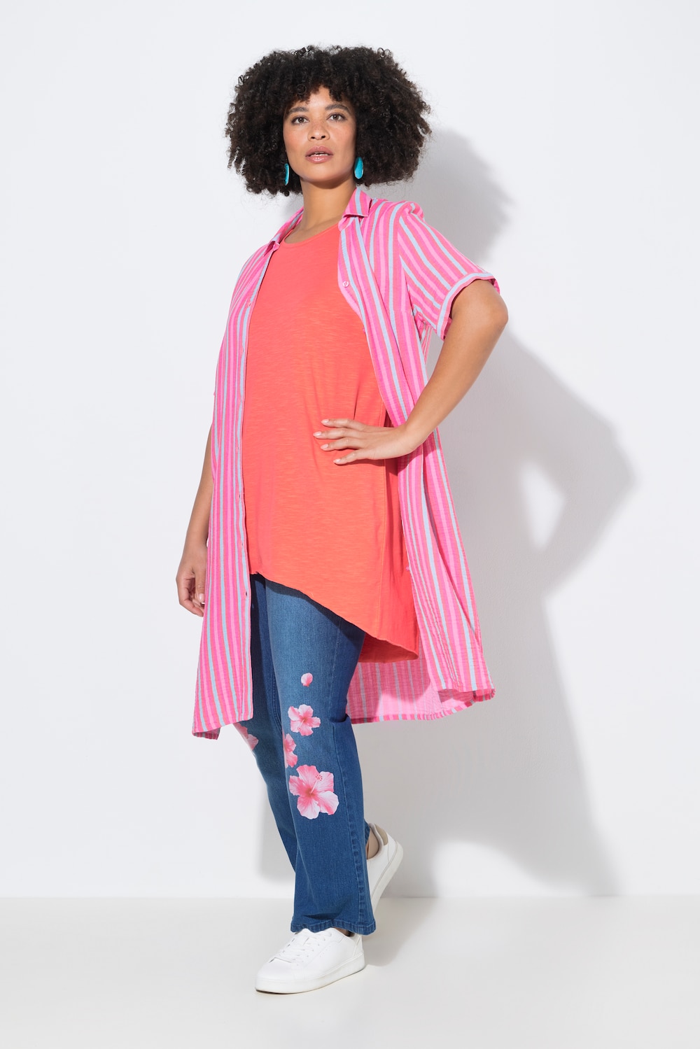 Longshirt, ronde hals, korte mouwen, afgeronde zoom