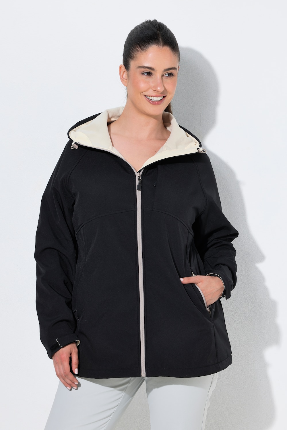 Softshelljacke, Kapuze, Zipptaschen, Klettriegel