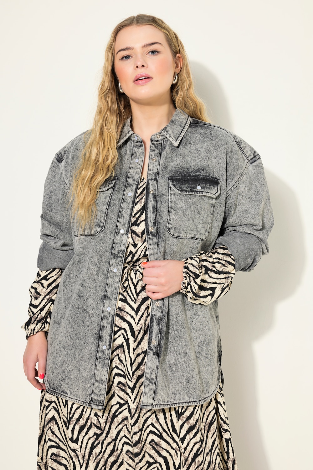 Große Größen Jeanshemd, Damen, schwarz, Größe: 46/48, Baumwolle, Studio Untold