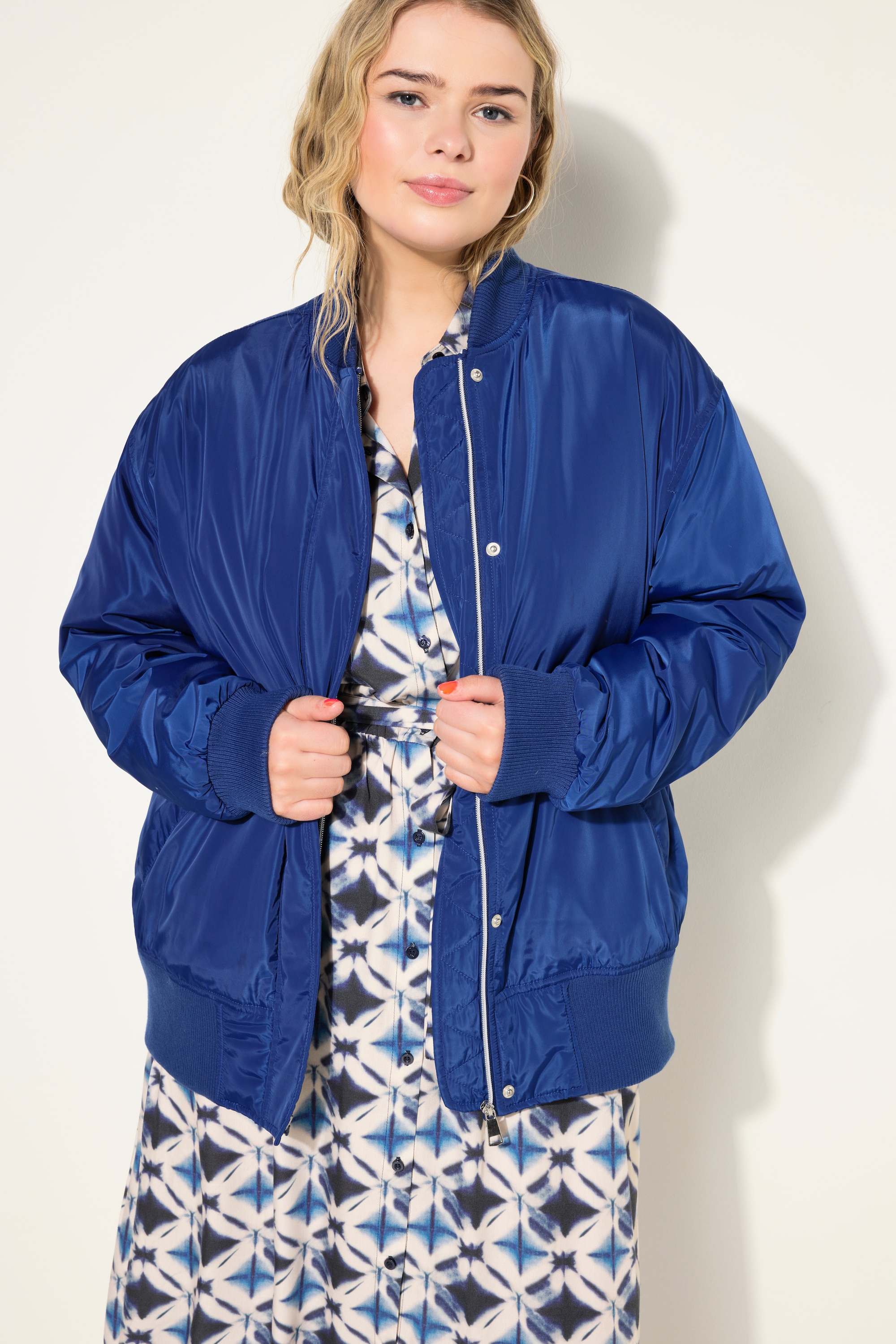 Studio Untold Damen große Größen Bomberjacke oversized Collegekragen