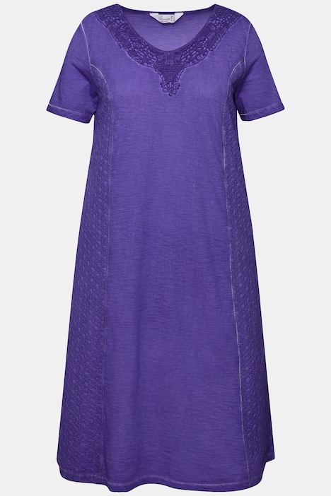 Cold-Dyed A-Line Half-Sleeve Jersey Dress with V-Neck with Eyelet Embroidery