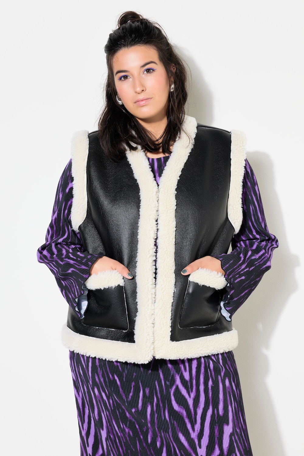 Weste, kurze A-Line, Felloptik mit Fake-Leder