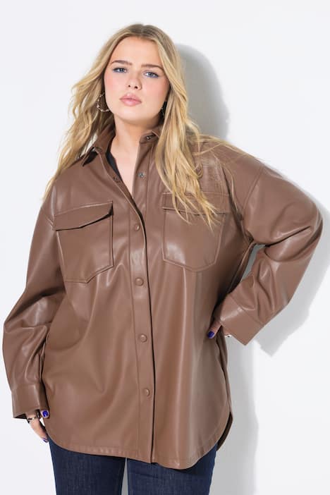 Chemise oversize en simili. Manches longues et poches poitrine