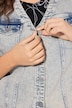 Gilet en jean stretch. Encolure V. Base en pointes