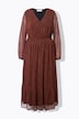 Robe maxi à motif léopard. Coupe trapèze et patte de boutonnage