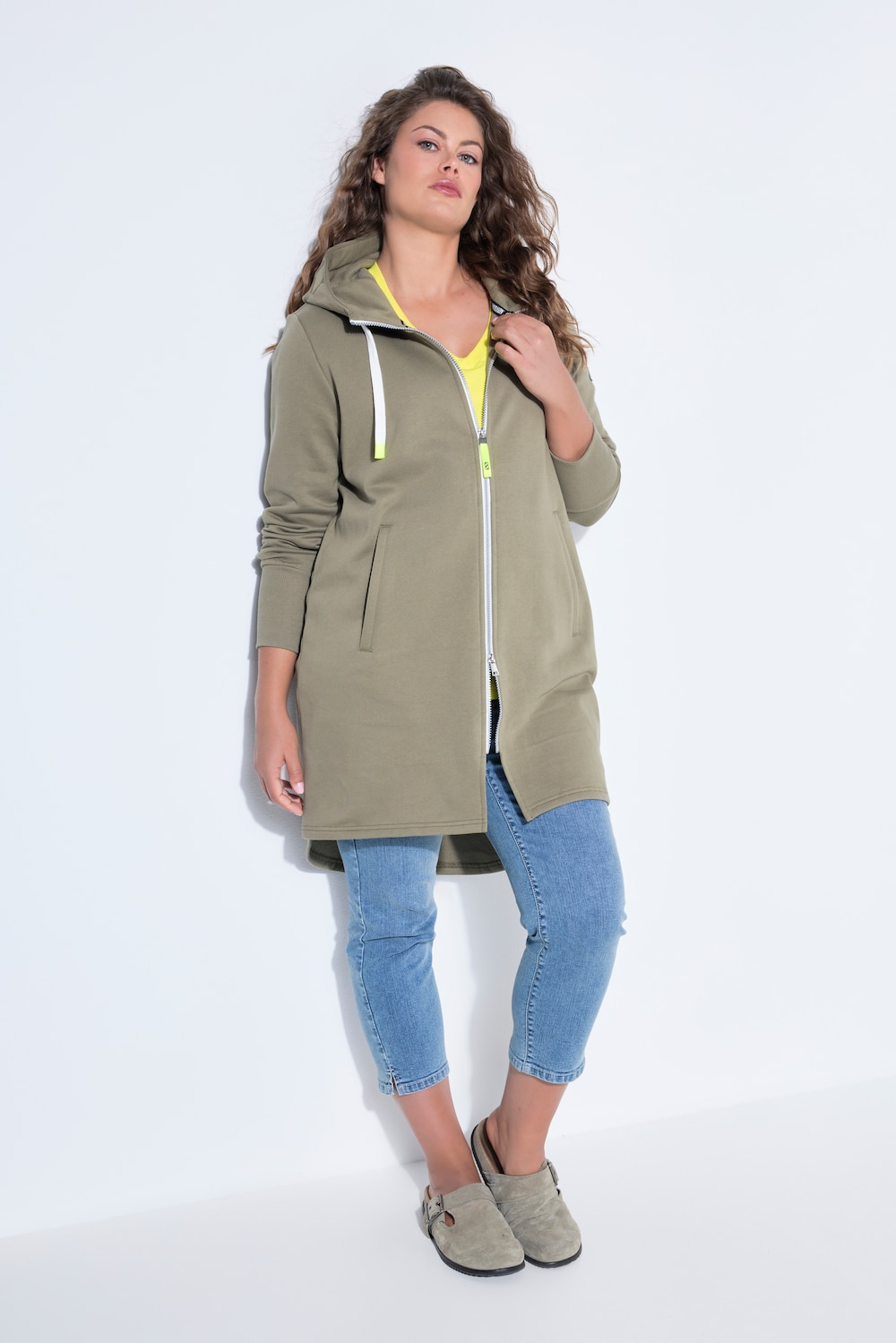 Sweatjacke, lang geschnitten, Kapuze, Taillen-Tunnelzug hinten, Langarm