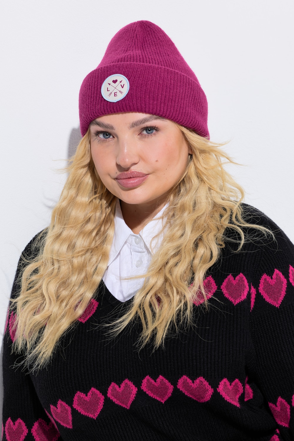 Gebreide muts, Love-embleem, geribbeld breisel