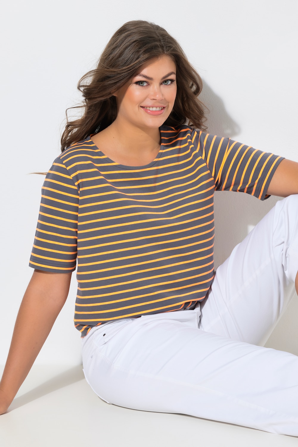 Stribet trøje, rund hals, korte ærmer