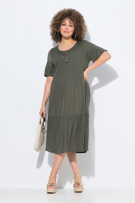 Robe en jersey, décolleté rond, empiècement smocké et manches courtes en forme de cloche