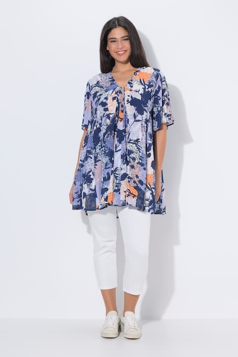 Blouse, motif animaux de la jungle. Décolleté carré et manches courtes. Coupe évasée