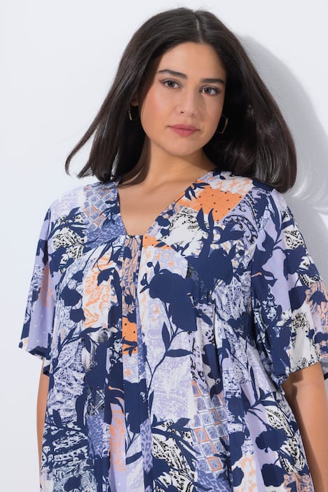 Blouse, motif animaux de la jungle. Décolleté carré et manches courtes. Coupe évasée