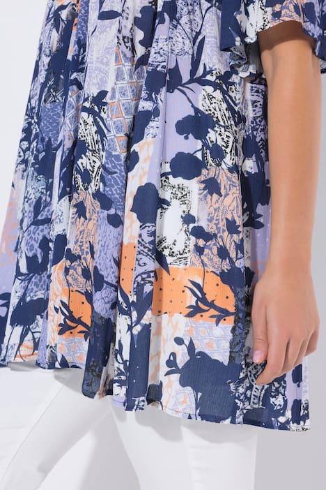 Blouse, motif animaux de la jungle. Décolleté carré et manches courtes. Coupe évasée