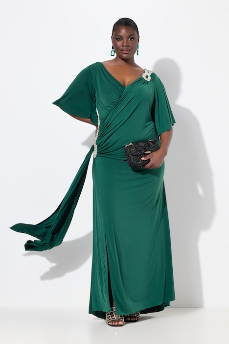 Robe maxi drapée, manches en cloche et bijou fantaisie sur l'épaule