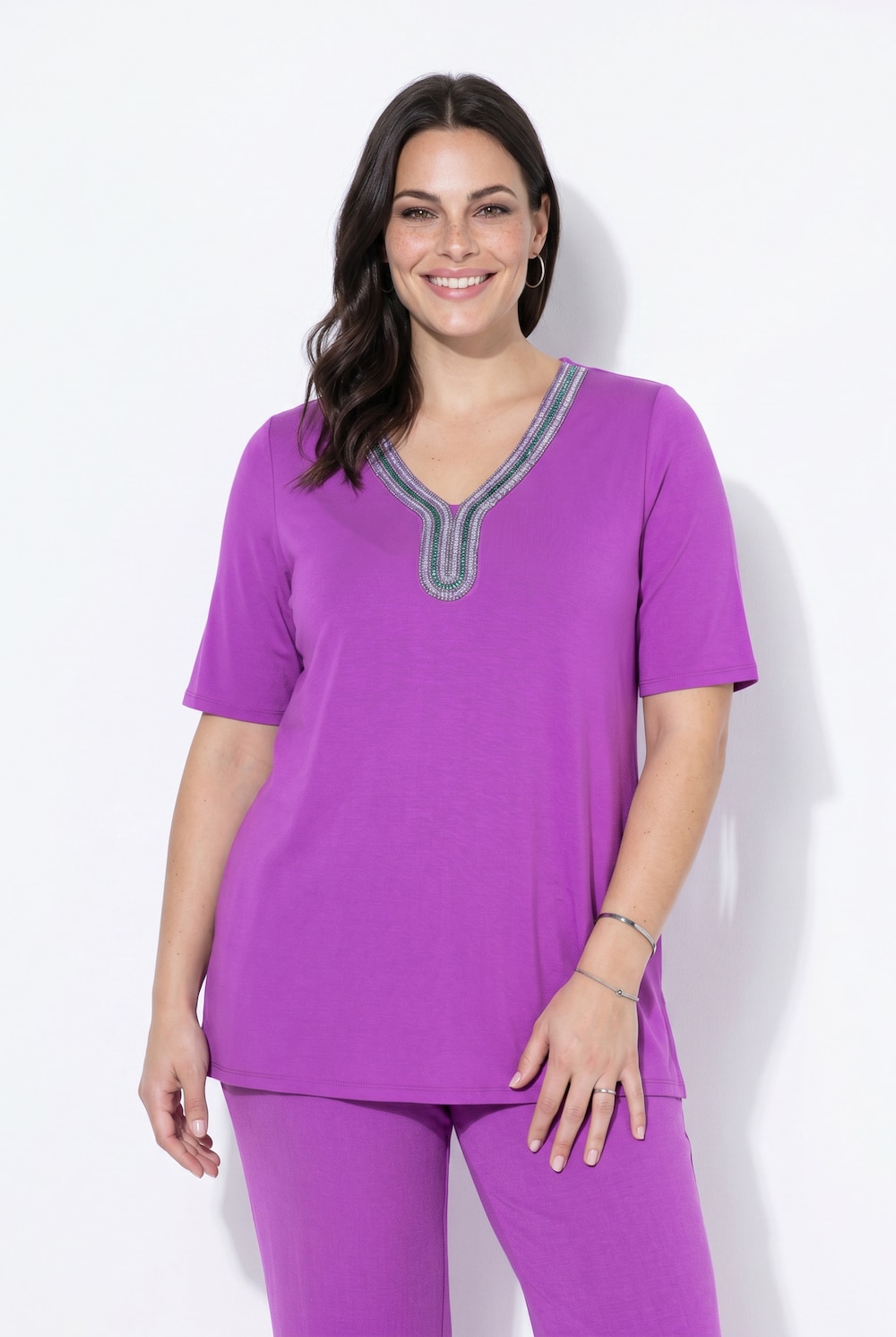 Shirt-tunika, diskret V-udskæring, korte ærmer