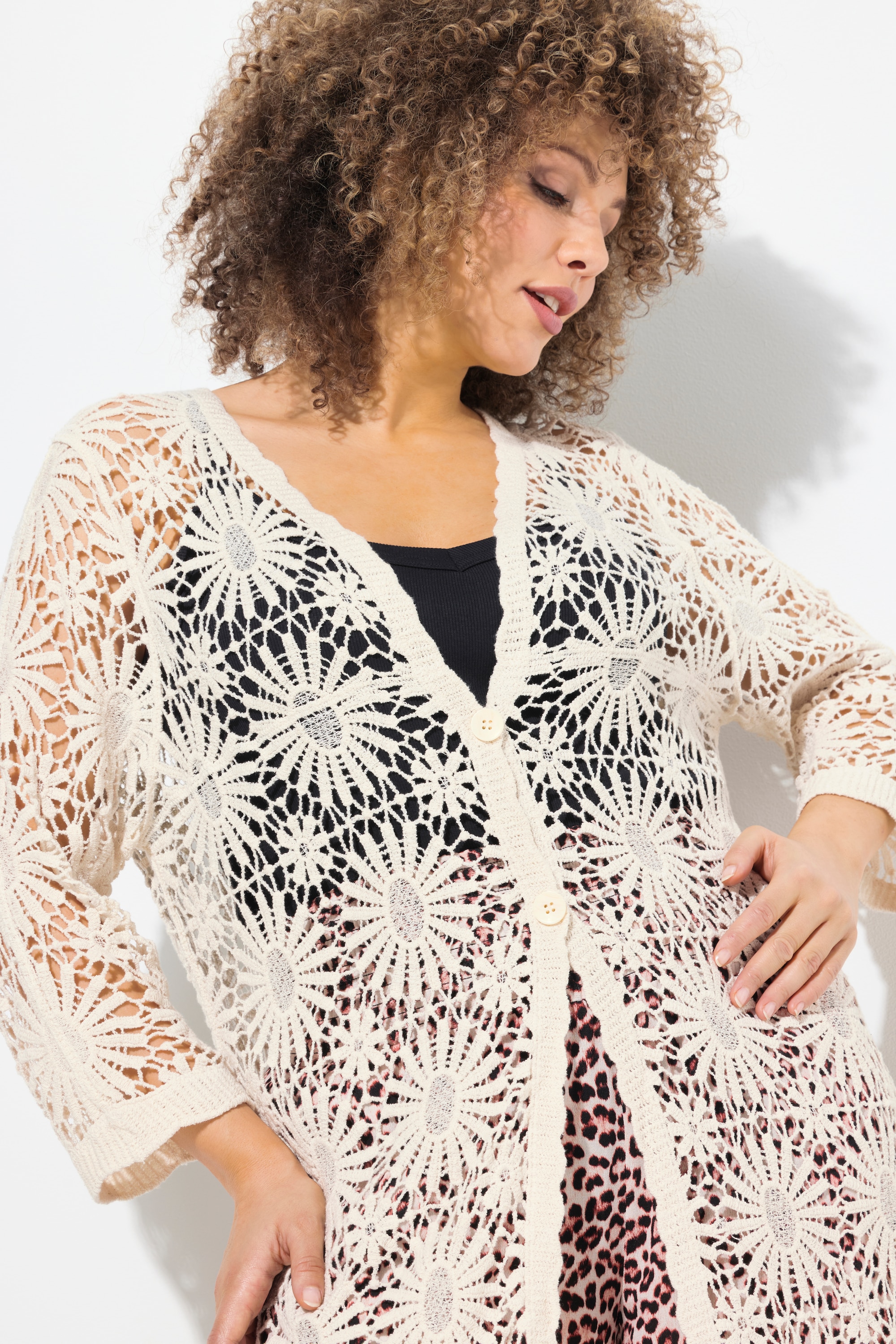 Ulla Popken Damen große Größen Strickjacke Blüten Wellenkanten V Ausschnitt
