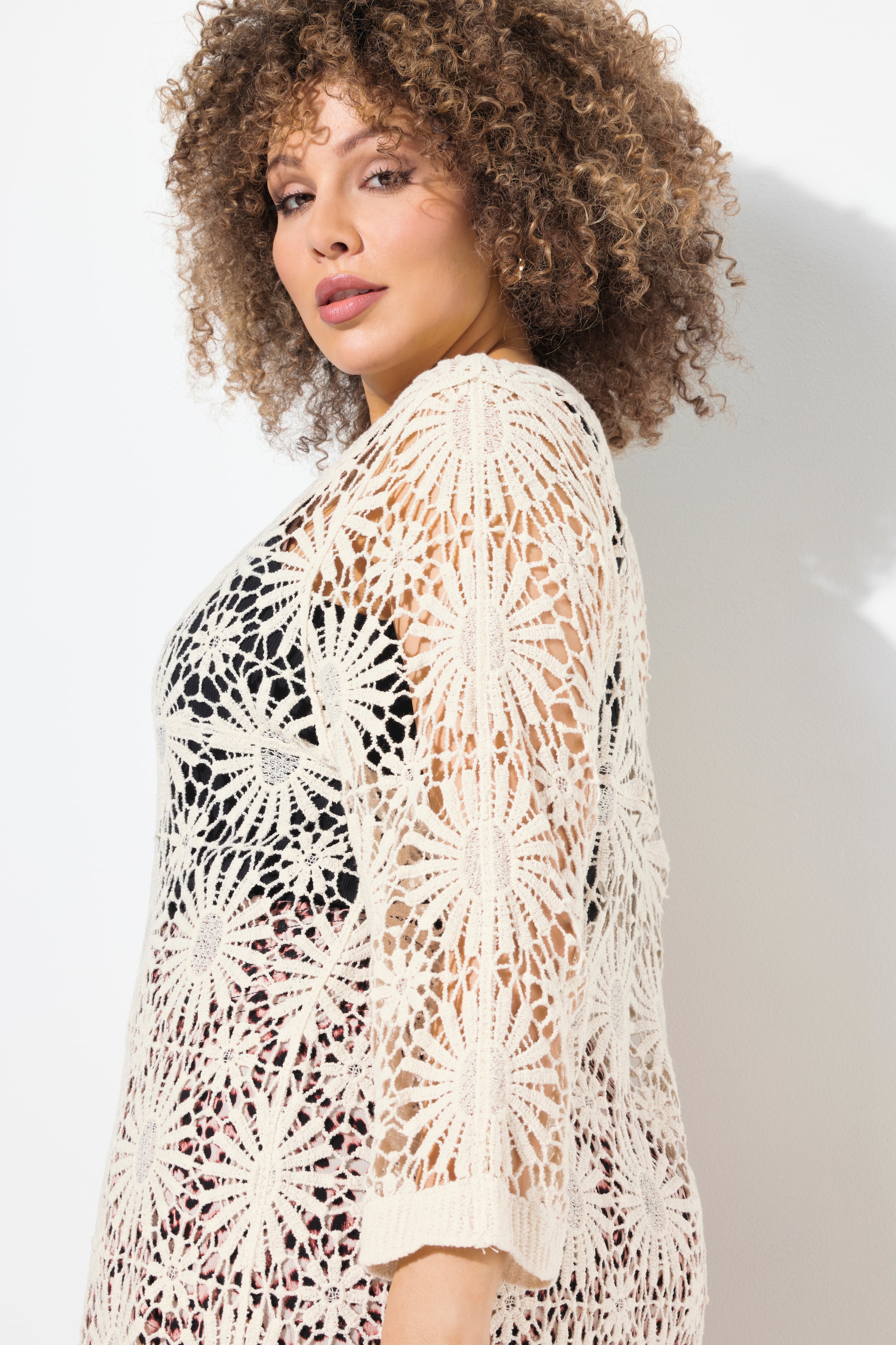 Ulla Popken Damen große Größen Strickjacke Blüten Wellenkanten V Ausschnitt