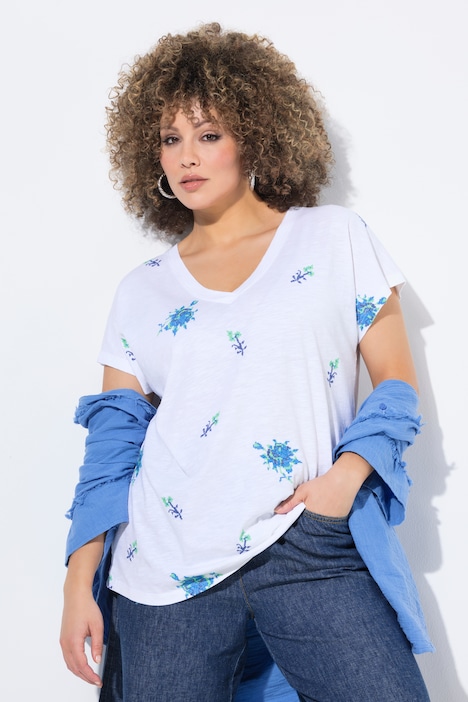 T-shirt oversize avec broderies, décolleté en V et manches courtes