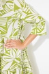 Robe midi, motif feuilles. Volants. Col tunisien et manches 3/4