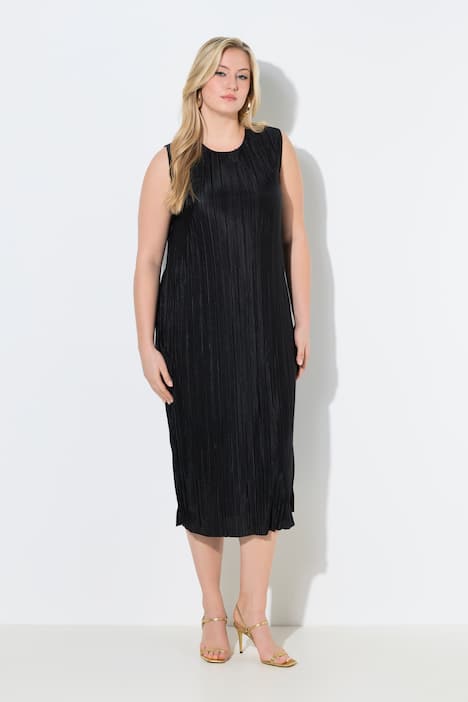 Robe midi plissée. Sans manches. Encolure ronde