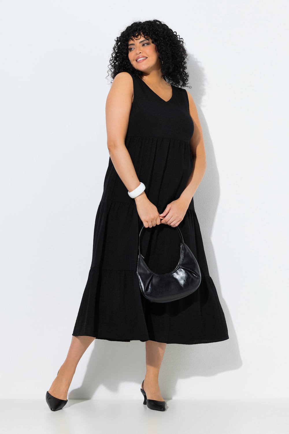 Maxikjole med etager, A-form, V-udskæring, ærmeløs