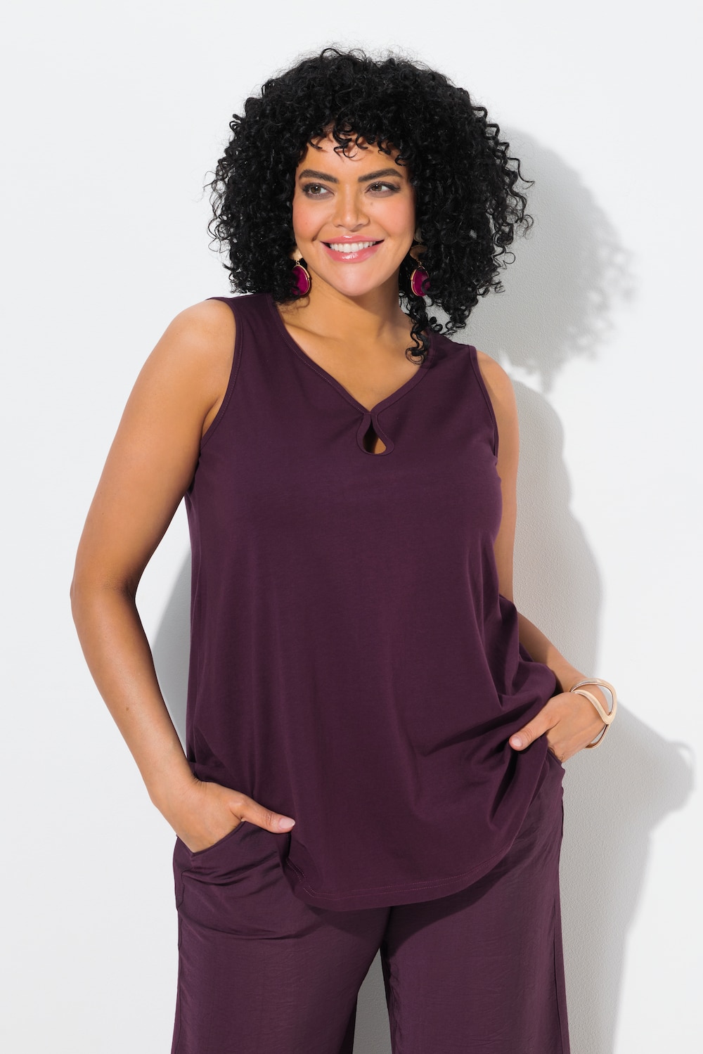 Top, cut-out, A-lijn, hartvormige halslijn, mouwloos