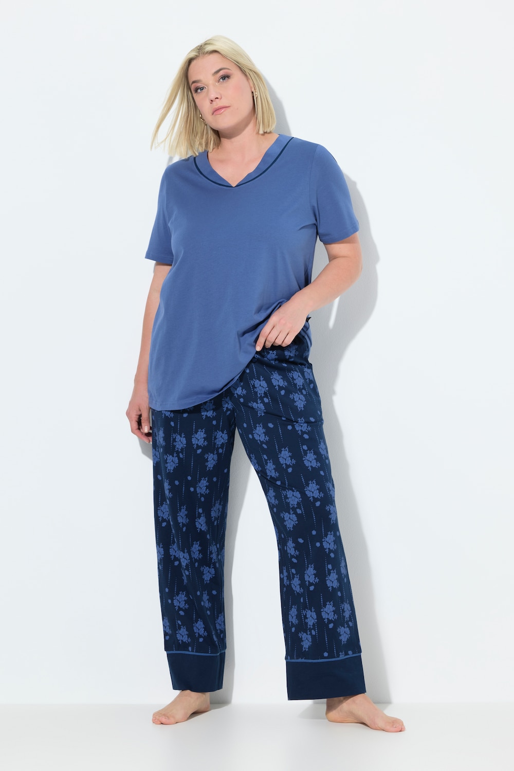 Pyjama, bloemen, V-hals, korte mouwen
