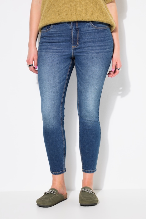 Skinny jeans elasticizzati con cinque tasche e gamba aderente