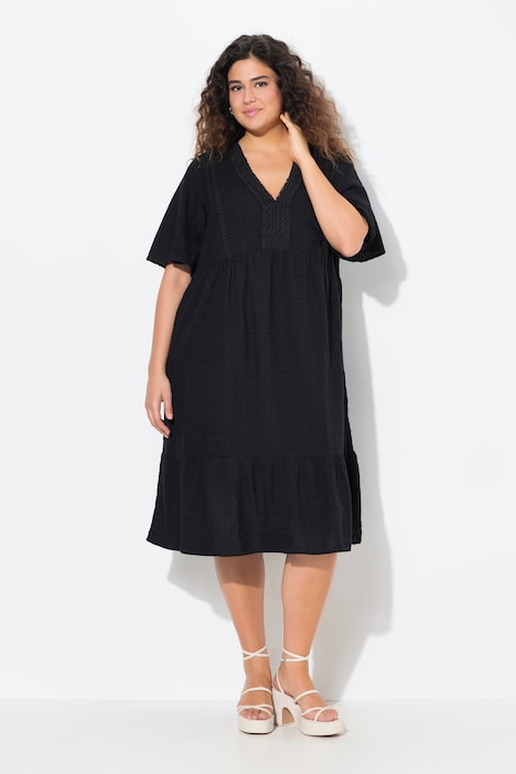 Robe midi en seersucker, coupe évasée, décolleté en V et manches courtes