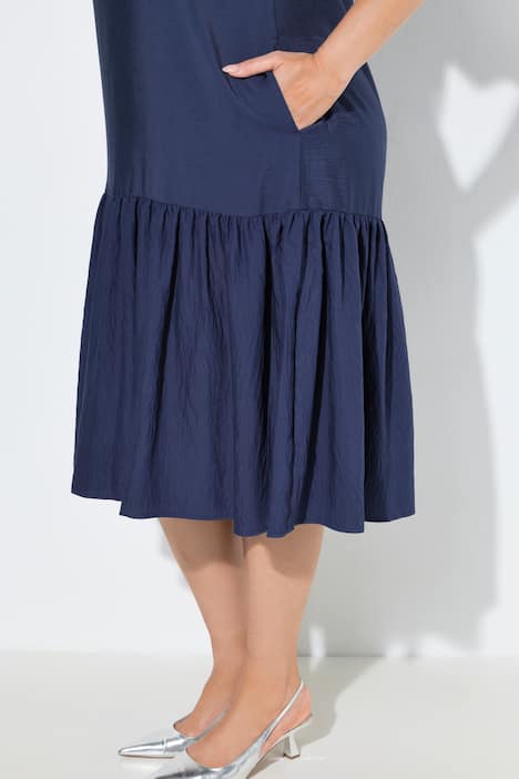 Sukienka midi, falbana, linia A, dekolt w szpic, rękawy 1/2