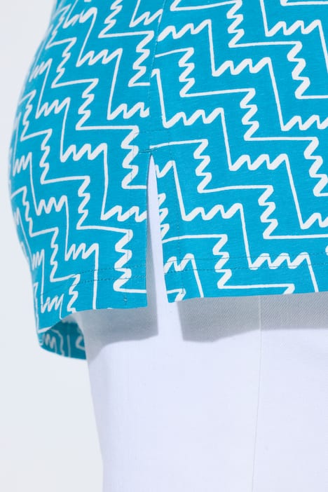 T-shirt, graficzny nadruk, trapezowy krój, dekolt w serek, rękaw 1/2