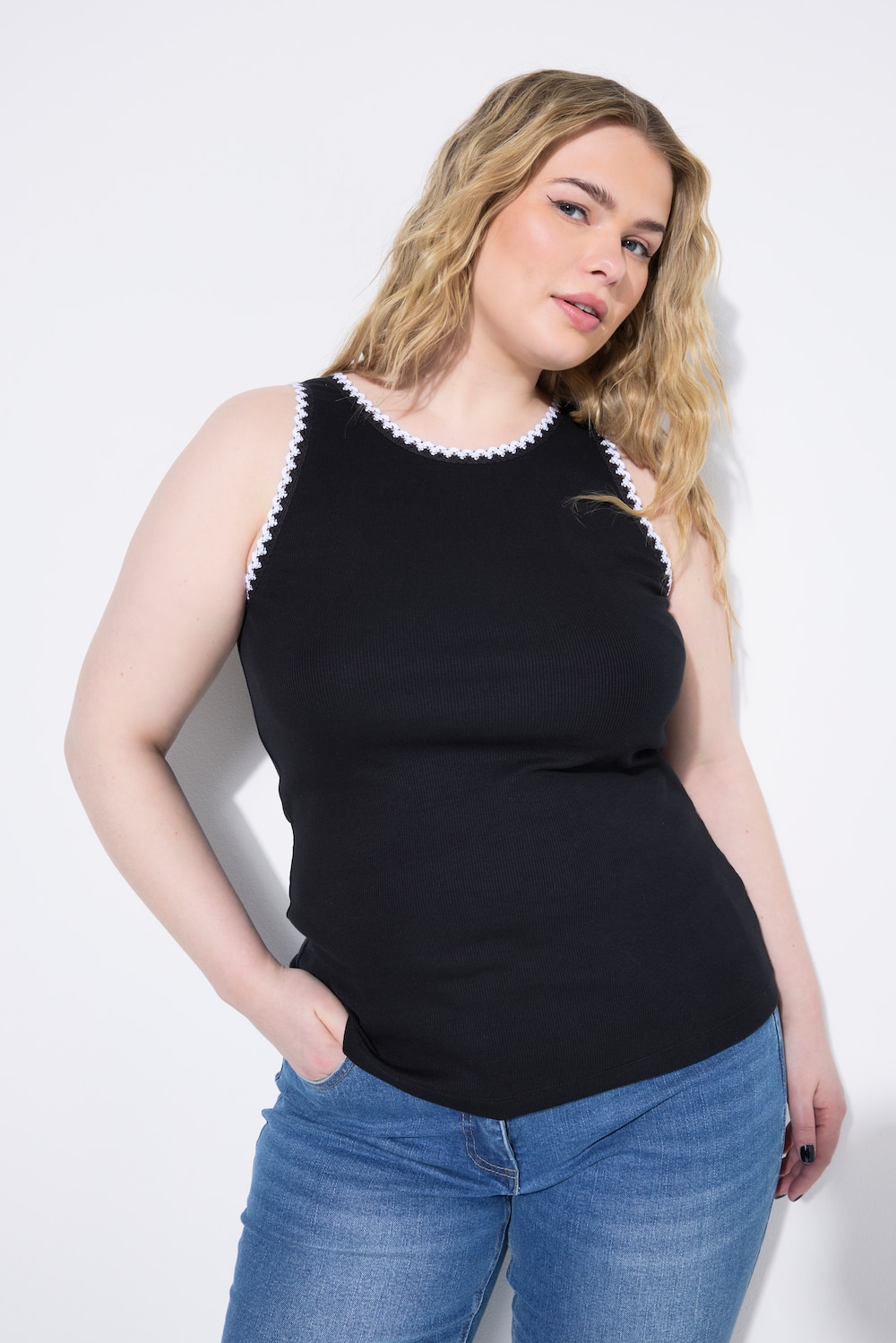 Ribtop, slim shape, gehaakte randjes