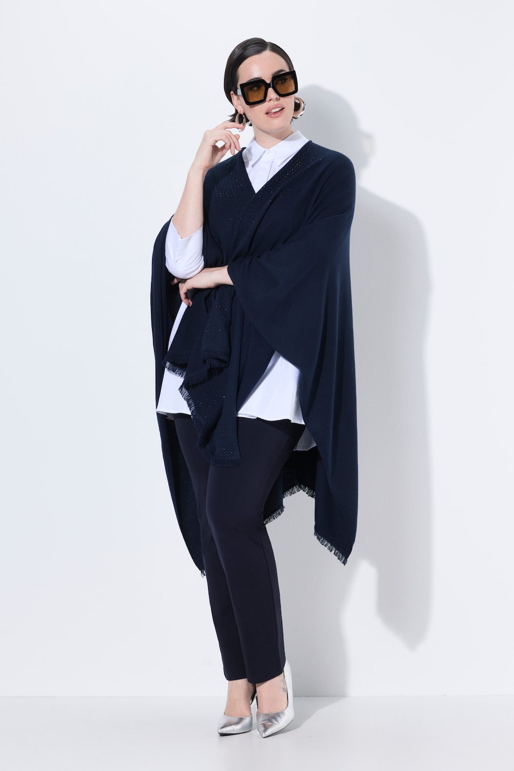 Gebreide poncho, oversized, siersteentjes, open model