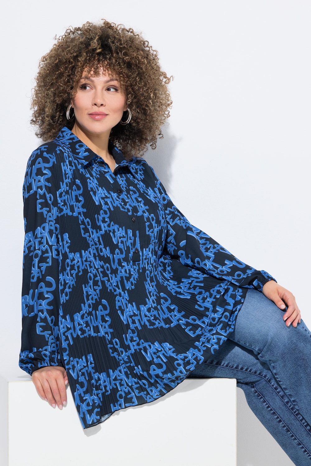 Geplooide blouse, opschrift, A-lijn, overhemdkraag, lange mouwen