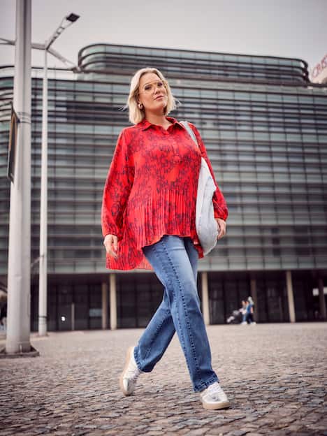 Geplooide blouse, opschrift, A-lijn, overhemdkraag, lange mouwen