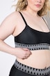 Bikinitopp, myke kopper, brodert bånd under bysten