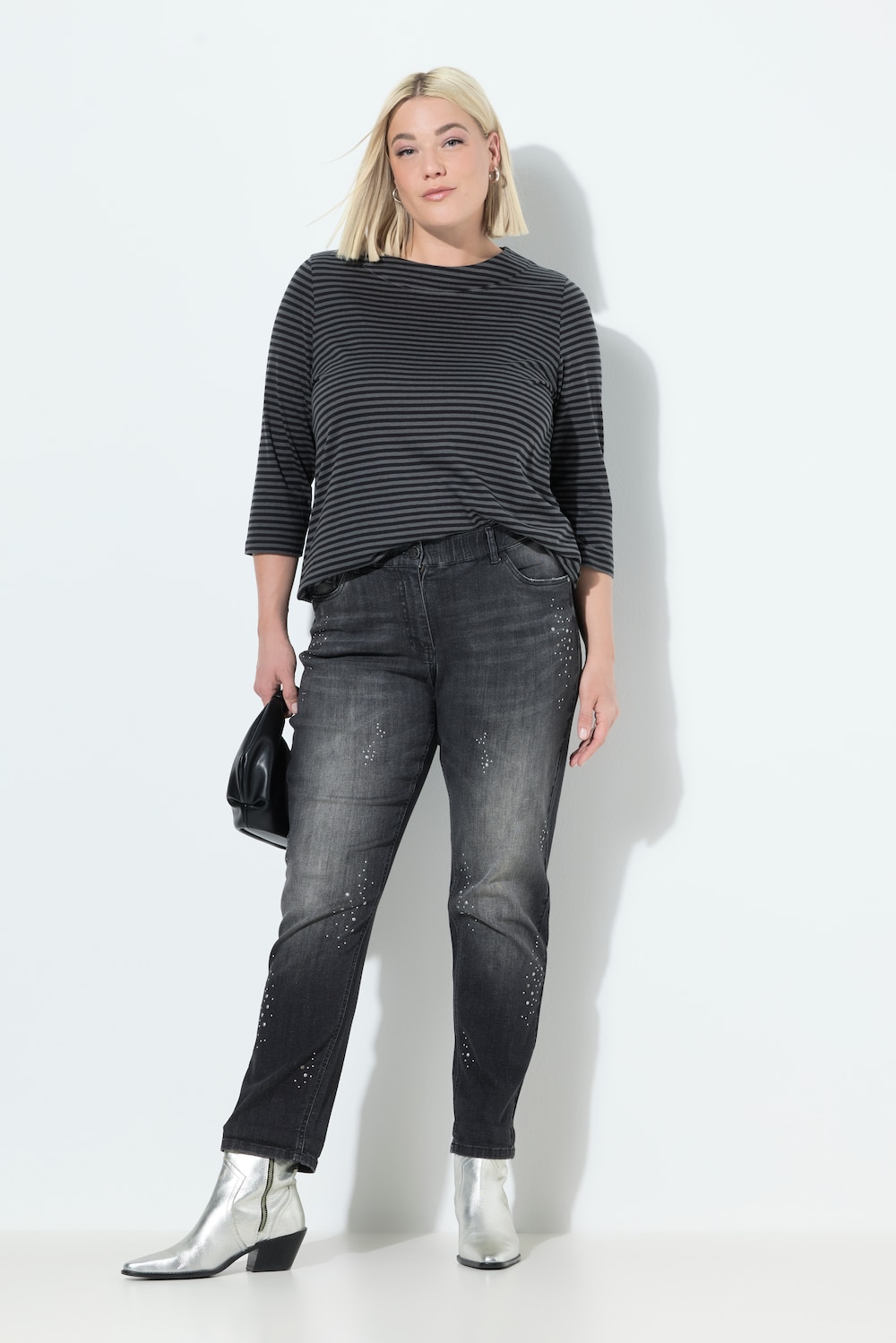 Boyfriend-Jeans, Ziernieten, Stretchdenim