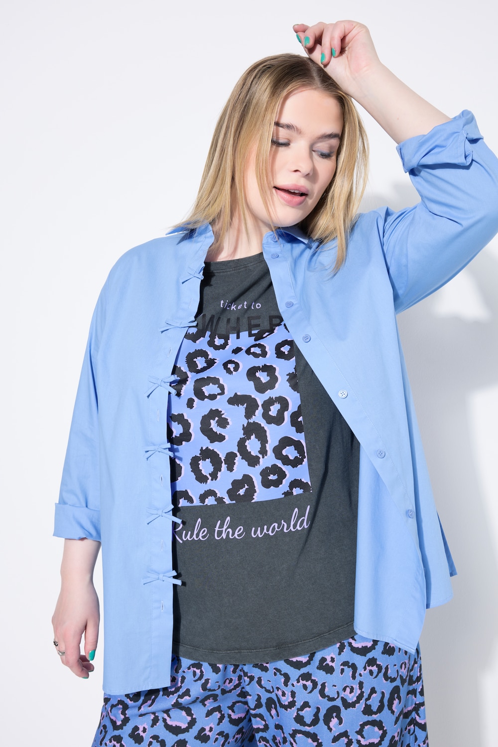 Overhemdblouse, boxy shape, strikjes, lange mouwen