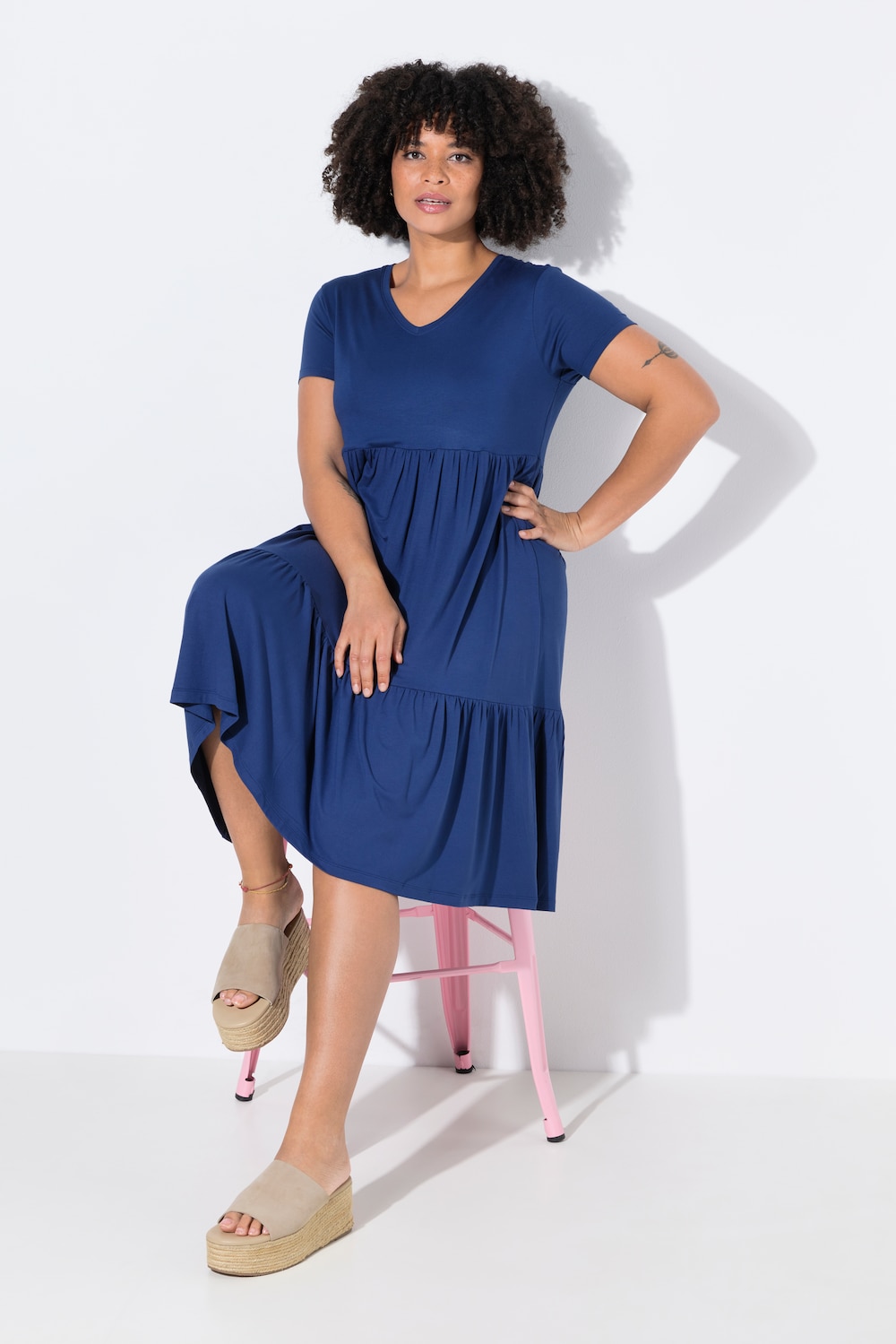 Jerseykleid, V-Ausschnitt, Volants