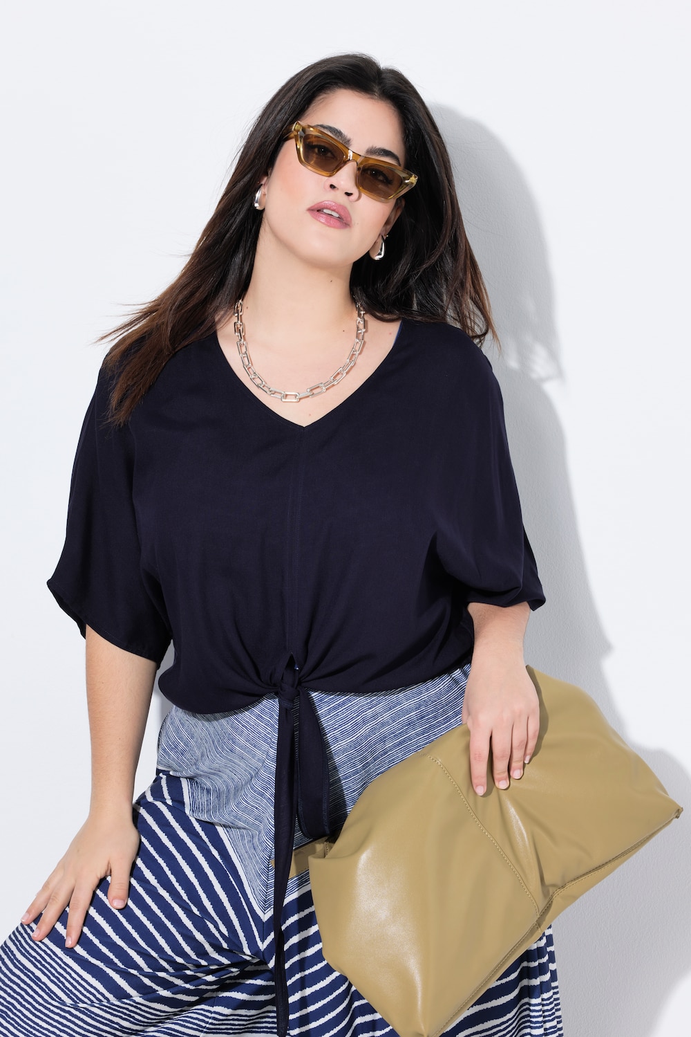 Blusenshirt, Zierknoten am Saum
