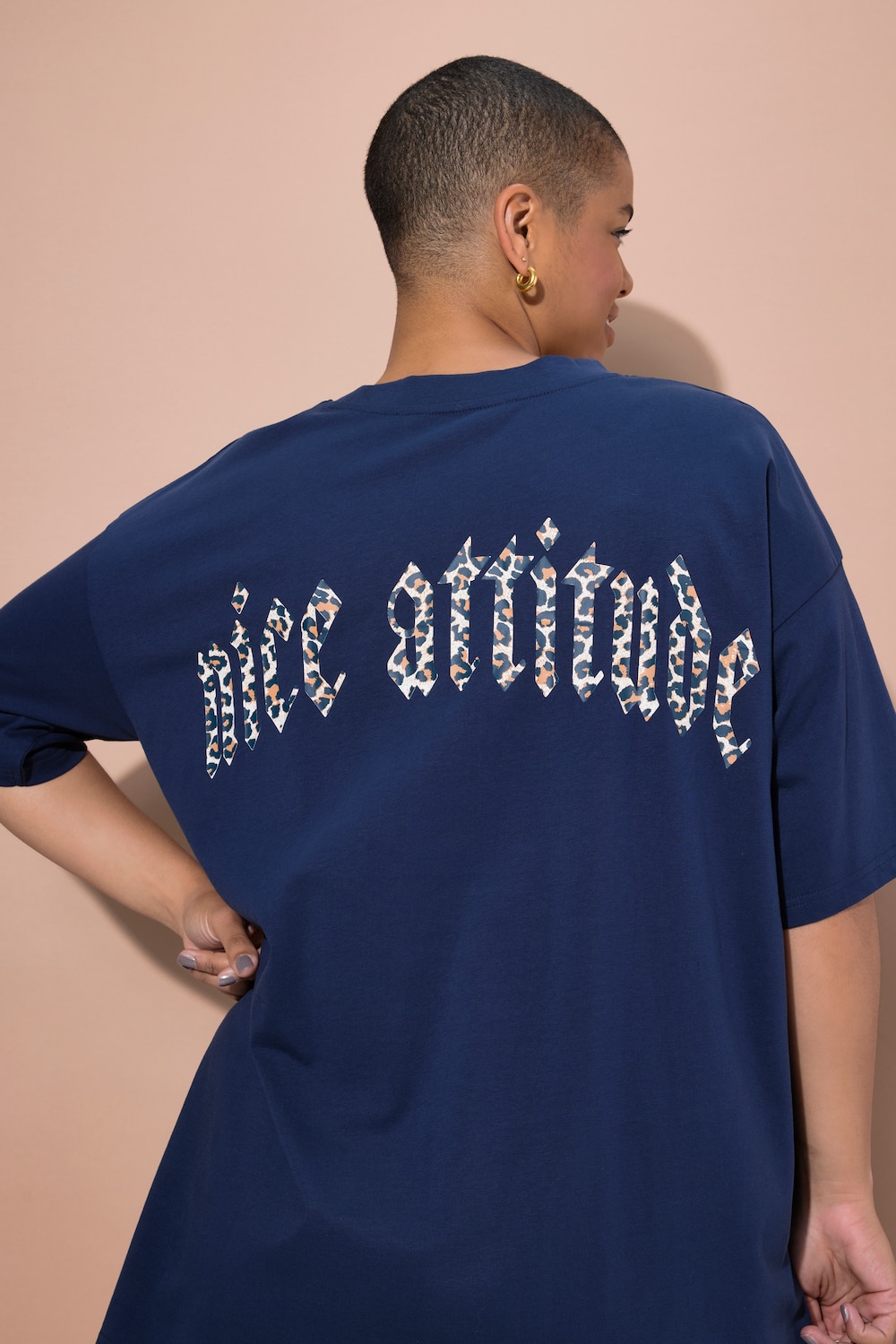 T-Shirt, oversized, Leo auf dem Rücken
