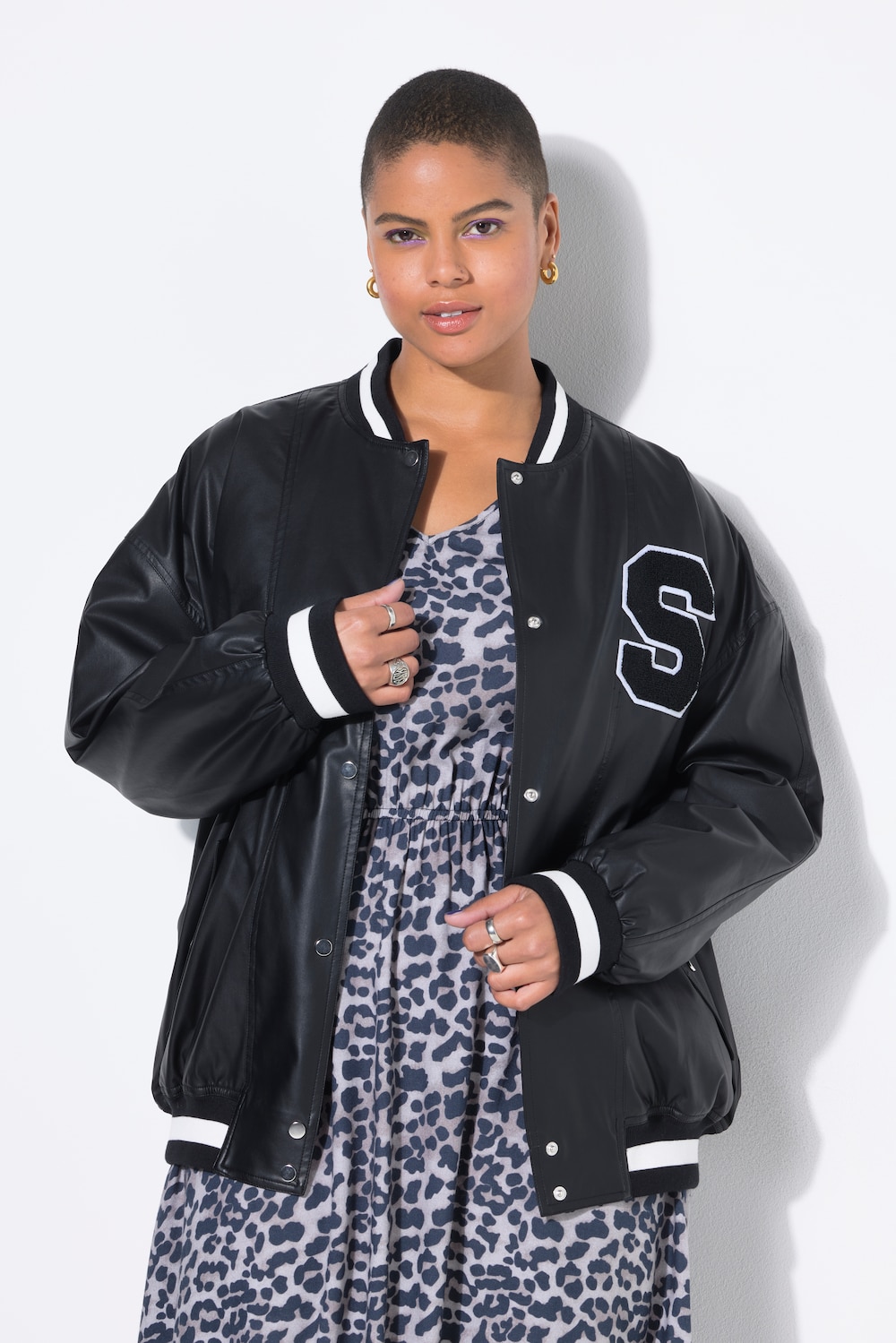 Große Größen Collegejacke, Damen, schwarz, Größe: 50/52, Polyester/Synthetische Fasern/Viskose, Studio Untold