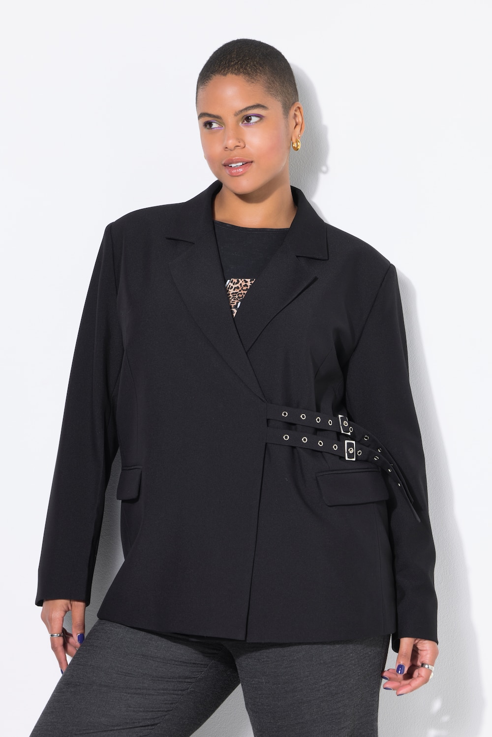 Blazer, rett form, smykkestropper i siden